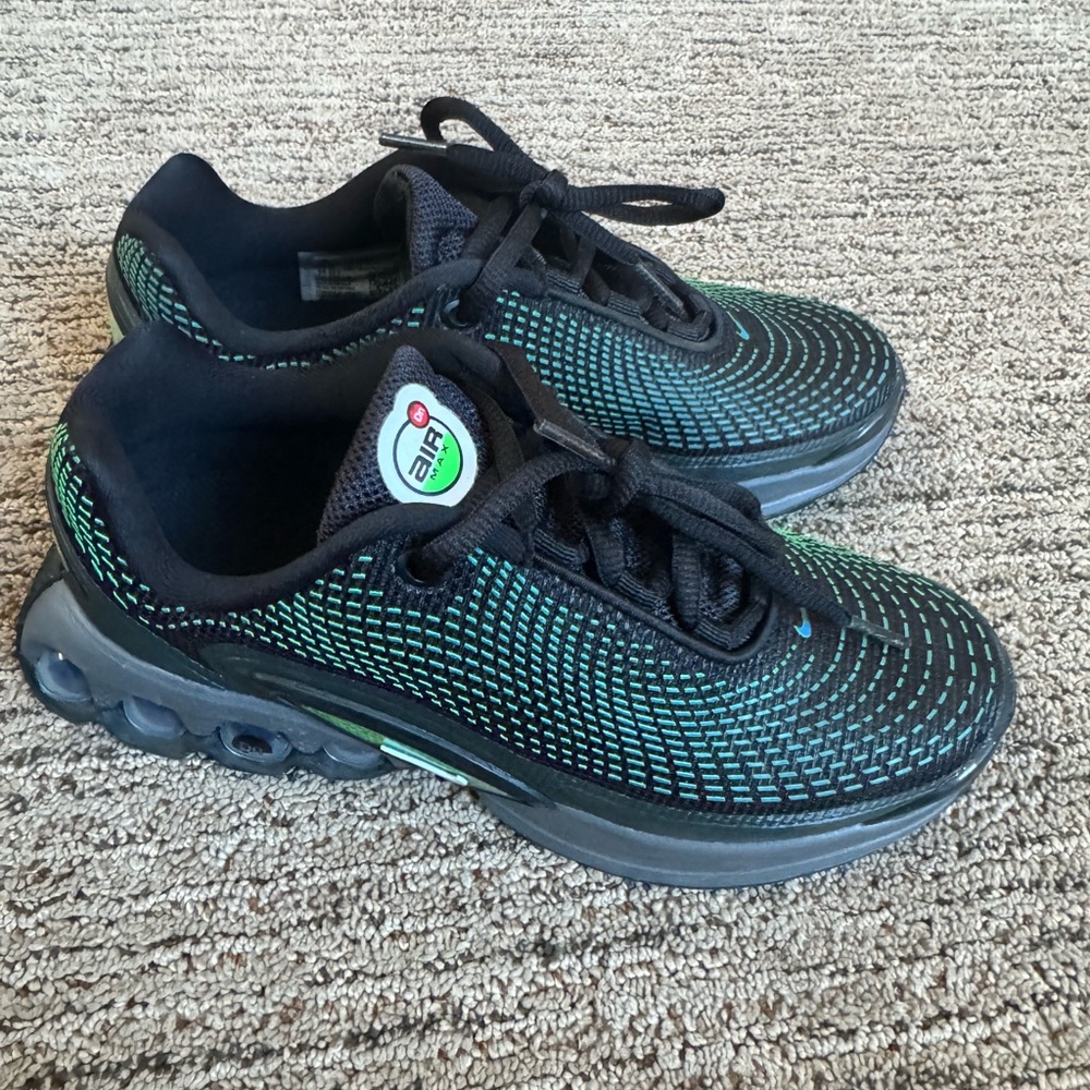 Nike Kids Black/green Air Max DN shoes